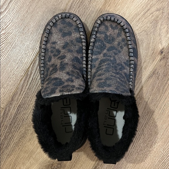 Hey Dude boots- cheetah size 9 - Picture 3 of 6
